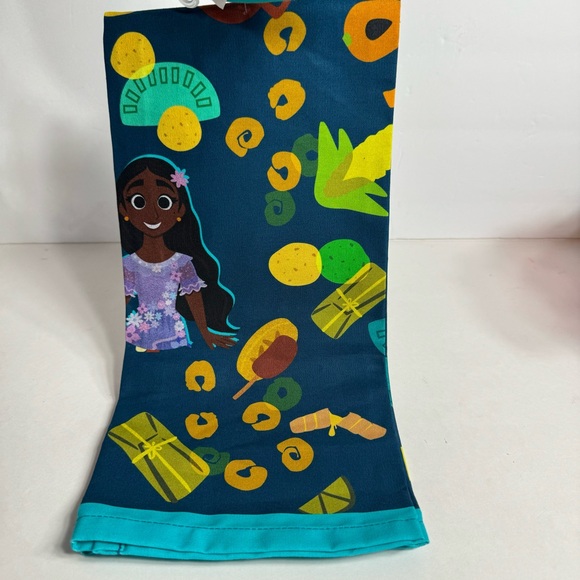 NWT. Disney Potholder And Towel set. Epcot Food And Wine Encanto design. - Picture 5 of 9